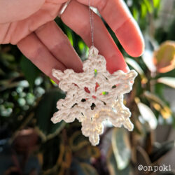 Crochet Snowflake Ornament – Handmade Winter Decoration – Customisable in 33 Colours (One Piece)